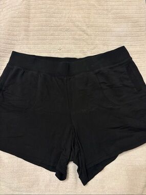 Terra & Sky Black Knit Athletic Shorts with Pocketed Front
